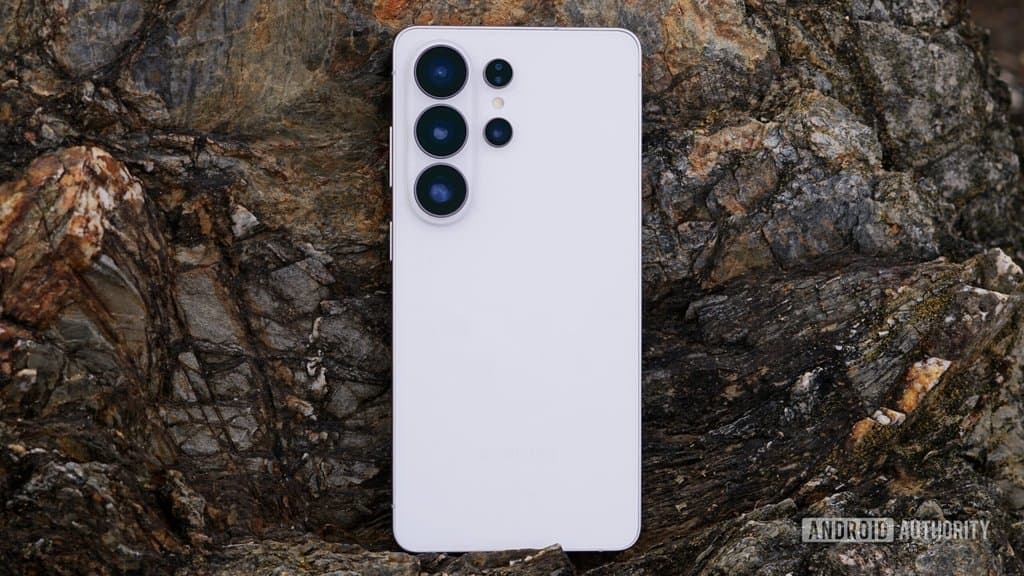 Galaxy S27 Ultra Leak Points To A 200MP Camera Upgrade That Actually Sounds Interesting