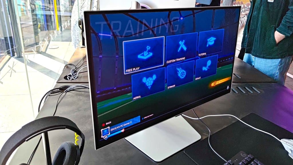 Samsung’s New OLED Display Can Hide Your Screen And Read Your Heart Rate